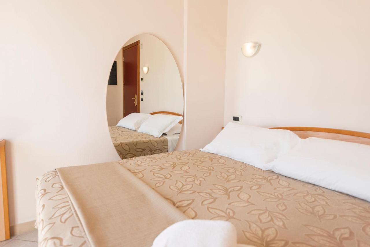 Hotel Residence Imperial Misano Adriatico Extérieur photo